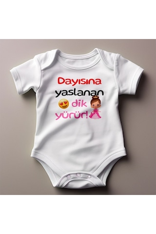 Aras Doğruer Dayısına Yaslanan Dik Yürür Temalı Bebek Zıbını Beyaz