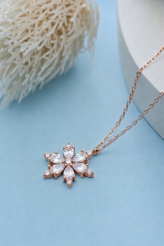 Çekirdekjewelry 925 Ayar Gümüş Rose Kaplama Kar Tanesi Kolye Işıklı Kutulu, Zirkon Taşlı Şık Kadın Kolye Sarı