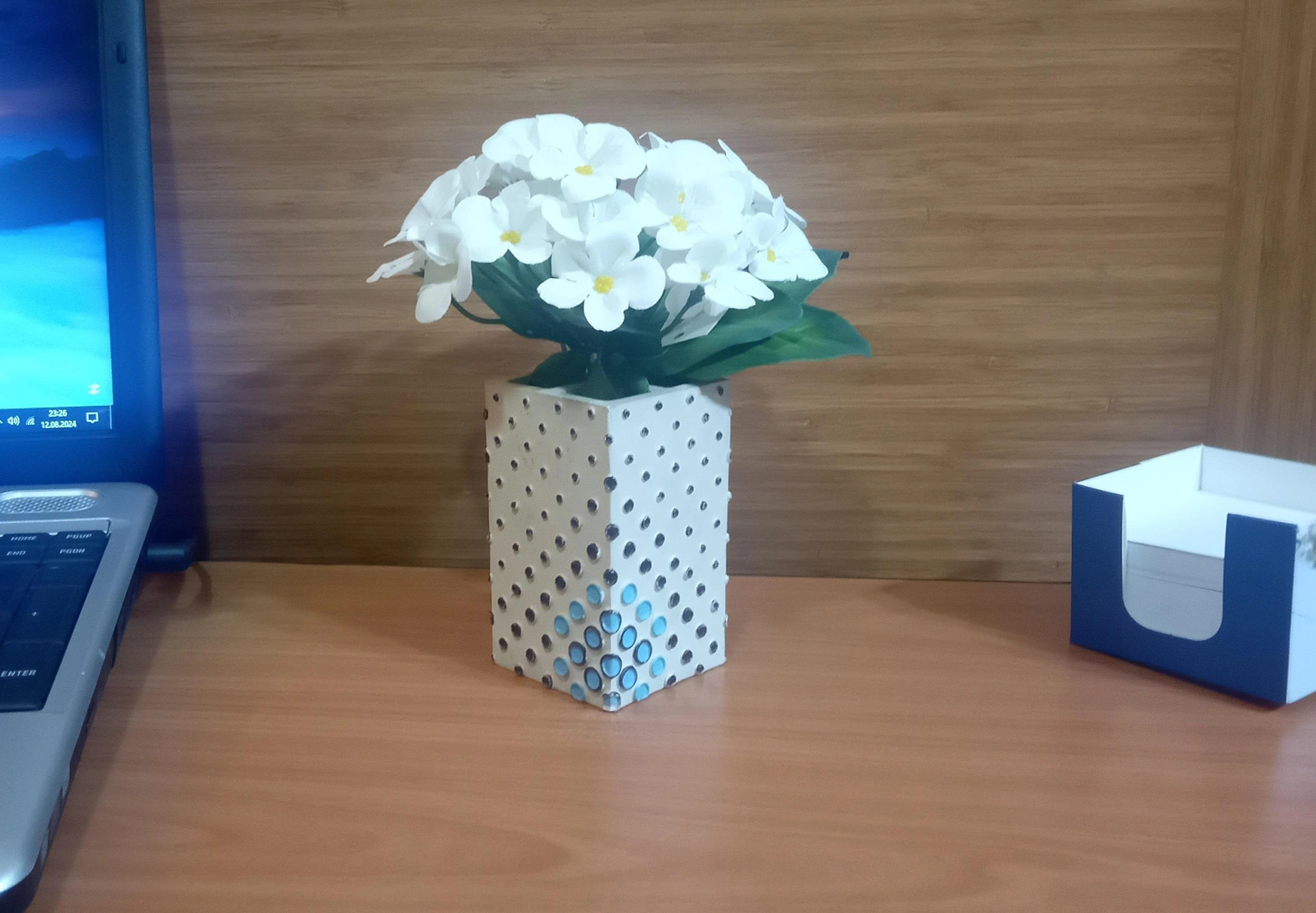 2 Adet Vazo Dahil,vazoda Çiçek,beyaz Yapay Çiçek,vazo Dekoratif Puanlı Poliresin 6x6x15cm Çok Renkli
