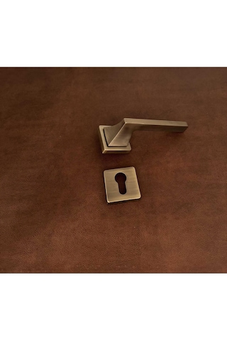 Karo Mat Antik Sarı Kare Rozetli Zamak Çelik Kapı Kolu Sağ Basar Tek Yön