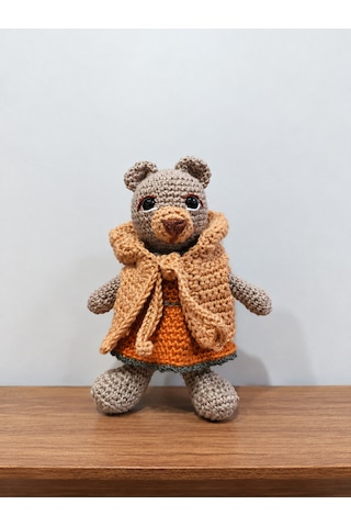Elbiseli Yelekli Küçük Ayı Amigurumi Bebek