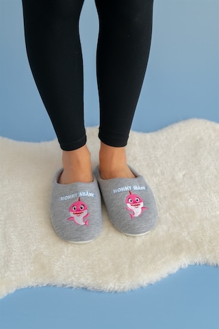 Mommy Ve Baby Shark Anne Terlik Ve Bebek Panduf Terlik Ve Panduf Ayrı Satılmaktadır. Gri
