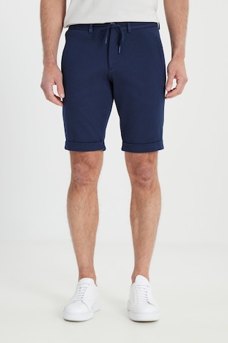 AC&Co / Altınyıldız Classics Erkek Lacı Pamuklu Slim Fit Dar Kesim Beli Bağlamalı Yan Cepli Çizgili Şort Lacı Lacivert