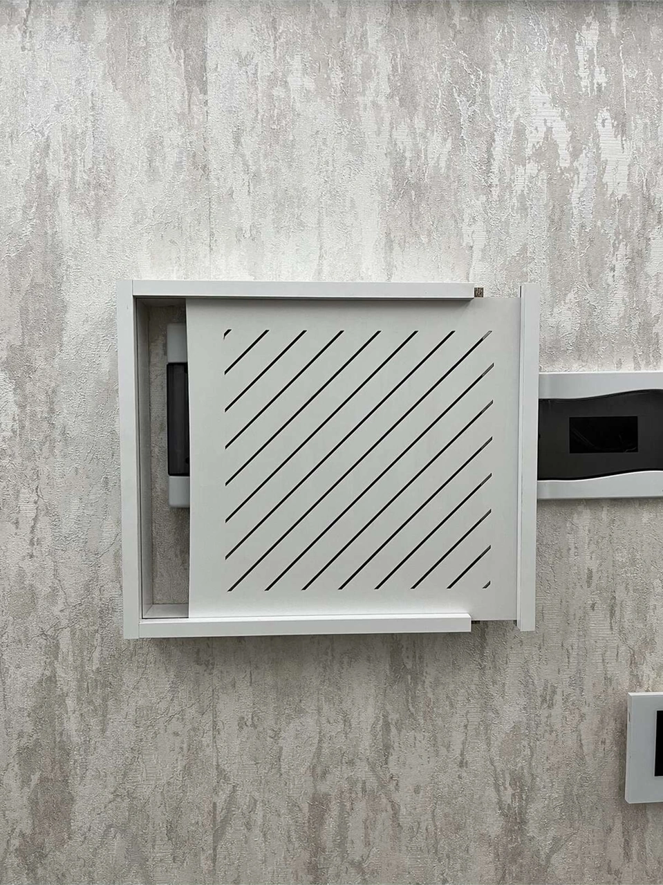 Sürgülü Elektrik Pano Düzenleyici Duvar Düzenleyici Ahşap Dekoratif Beyaz Kutu Yan Çizgi 38 X 40