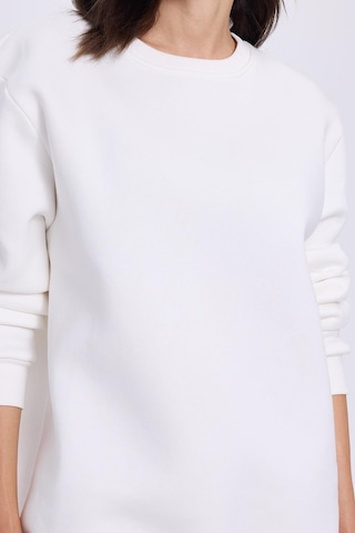 Tudors Kadın Oversize Geniş Kesim Pamuklu 3 İplik İçi Polarlı Basic Beyaz Bisiklet Yaka Sweatshirt-41553 Beyaz