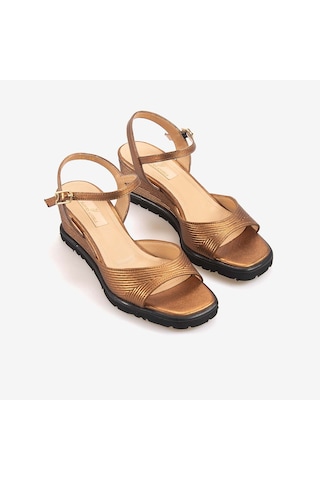 Hawen Angels Kadın Hakiki Deri Bilek Bantlı 7,5 Cm Dolgu Topuklu Sandalet 169-269 Bakır - Altın