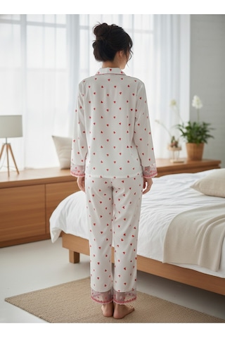 Kalp Desenli Saten Uzun Pijama Takımı Düğmeli Üst, Rahat Kesim Beyaz
