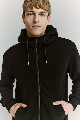 Defacto Şişirilebilir Boyun Yastıklı Fermuarlı Sweatshirt H8716ax26aubk81 Siyah-bk81