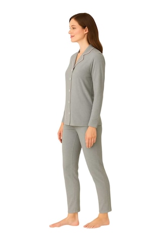 Gri Renk Uzun Kol Önden Düğmeli Pijama Takımı Gri