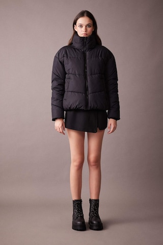 Defacto Su İtici Şişme Mont Oversize Geniş Kalıp Dik Yaka Fermuarlı Cepli Kapitoneli A3631AX23WNBK27 Siyah