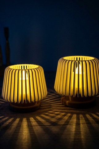 Modern Tasarım Dekoratif Mini Abajur Görünümlü Masaüstü Lambası Ve Mumluk Led Mumlar Dahil