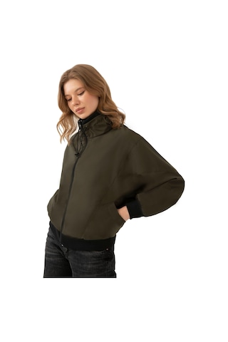 Spor Kadın Dik Yaka Su Ve Rüzgar Geçirmez Oversize Crop Mevsimlik Yağmurluk Rüzgarlık Haki