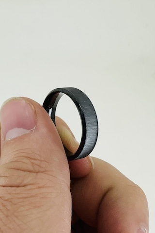 Takı Dükkanı Kişiye Özel İsim Yazılı Köşeli 6mm Mat Fırçalanmış Düz Unisex Çelik Yüzük Alyans Cl47y Siyah