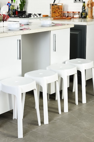 Kaymaz Ayaklı Dekoratif İç İçe Geçebilen Plastik Tabure Mutfak Bahçe Taburesi 4 Adet Beyaz Beyaz