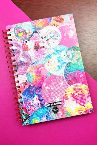 Disko Topu Tasarımlı Spiralli Sticker'lı Tarihsiz Konuşan Ajanda Haftalık Planlayıcı Defter renkli