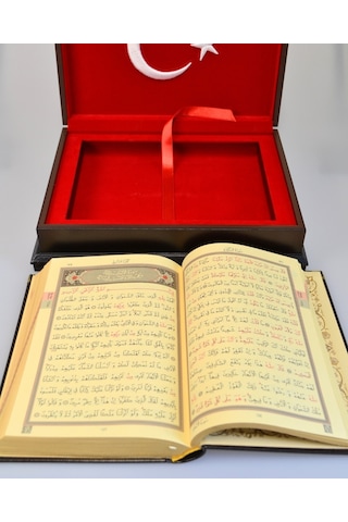 Ahşap Kutulu Nakış İşlemeli Türk Bayraklı Kuran-ı Kerim Seti Hafız Boy S