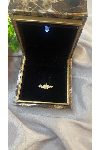 Minimal Papatya Detaylı Pirinç İncili Zirkon Taşlı Tasarım Gold Çelik Ayarlamalı Gold - Gümüş