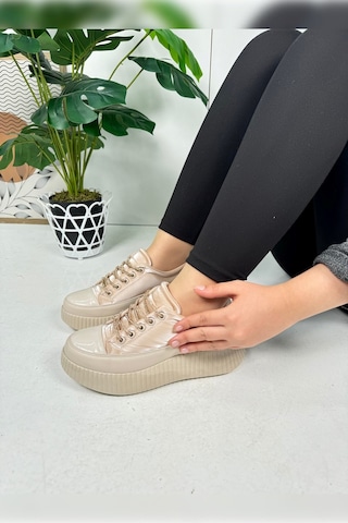 Günlük Kadın Sneaker Taşlı Bağcıklı Tırtıklı Kalın Taban Rugan Oval Burunlu Hafif Spor Ayakkabı 77504 Bej