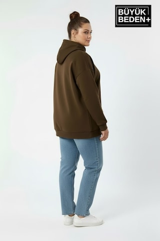 Süperlife Kadın Büyük Beden Kapşonlu Rahat Kalıp Hoodie Milano Italia Baskılı İnce Sweatshırt Spr26bswk967 Kahverengi
