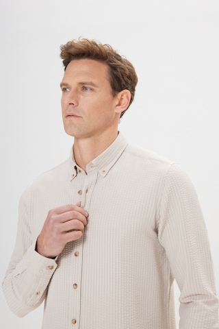 AC&Co / Altınyıldız Classics Erkek Bej Pamuklu Slim Fit Dar Kesim Düğmeli Yaka Gofre Desenli Gömlek Bej