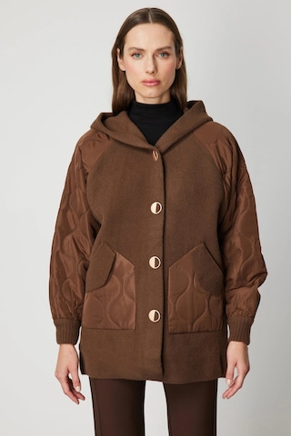 On Fashion Kadın Kolları Kapitoneli Düğmeli Kapüşonlu Kahverengi Mont 60935 Kahverengi