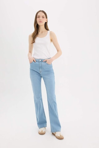 DeFacto Slim Flare Yüksek Bel Düz Paça Uzun Jean Kar Yıkamalı Pantolon D7973AX25SPNM39