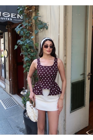 Kechi Woman Double Kumaş Puantiyeli Kare Yaka Volanlı Crop Kahverengi
