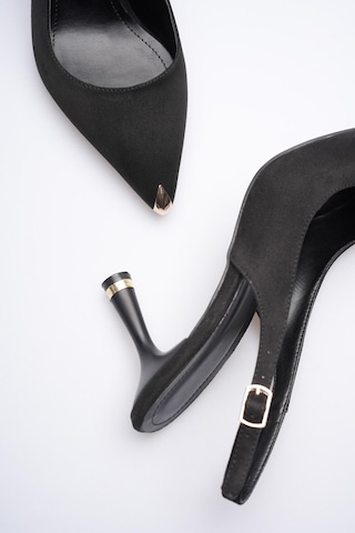 Alewomen Siyah Süet Sivri Burun Arka Açık 9 Cm Topuklu Arew Gold Burunluk Detaylı Stiletto Kadın Ayakkabı Siyah