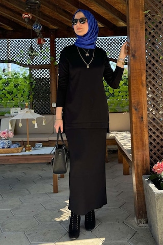 Rabia Şamlı Sezen Triko Takım Siyah Çok Renkli