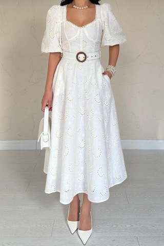 The İstanbul Ekru Göğüs Kup Detaylı Kemerli Brode Elbise Ekru