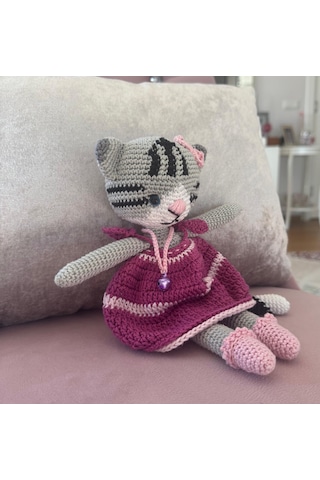 Elbiseli Gri Pisicik Amigurumi Kedi 26 Cm 001