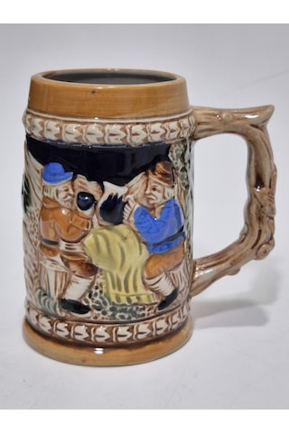 Vintage Tankart Kabartmalı İnsan Tasfirli Alman Seramik Bira Bardağı 11,8cm 001