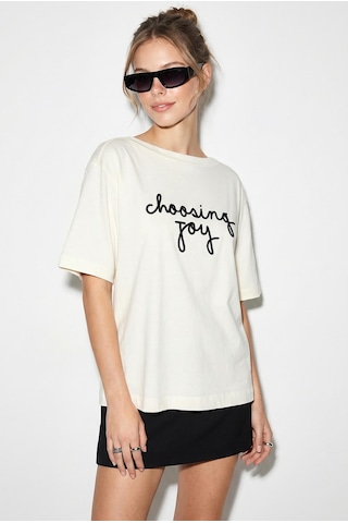 Shade Kadın Nakışlı Yazı İşlemeli Kayık Yaka T-shirt 60382604 - Krem