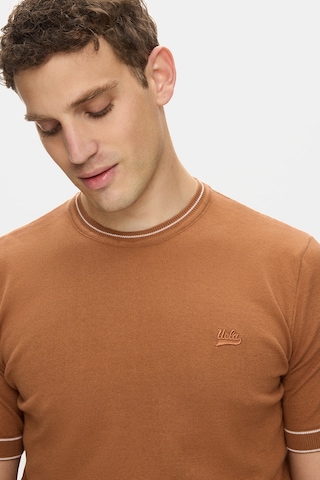 Ucla Fared Kahve Bisiklet Yaka Triko Nakışlı %100 Pamuk Standard Fit Erkek Tshirt Kahverengi