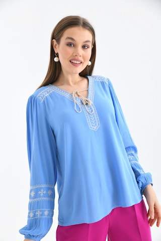Kadın V Yaka Uzun Kol Nakış Detaylı Rahat Yazlık Bluz Indigo