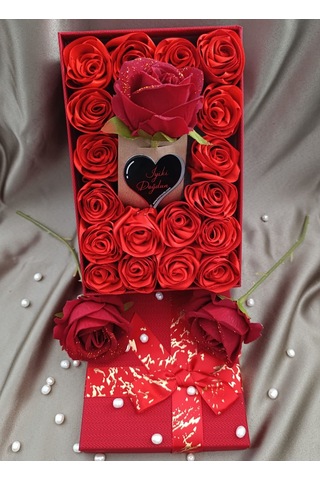 İnci Mode İyiki Doğdun 18+1 Çiçekli Kutu Hediyelik Çiçek Kutusu Kırmızı