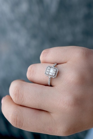 0.60 Ct Modern Tasarım Baget Kare Tektaş Yüzük