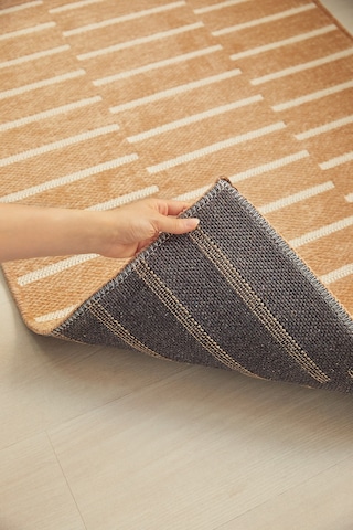 Ocean Home Textile Bej Renk Çizgi Desenli Şönil Halı Kilim 120 X 180 Cm