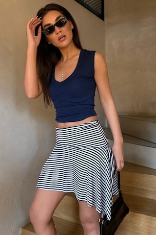 Madmext Lacivert Çizgili Asimetrik Çizgili Etek Mg2698
