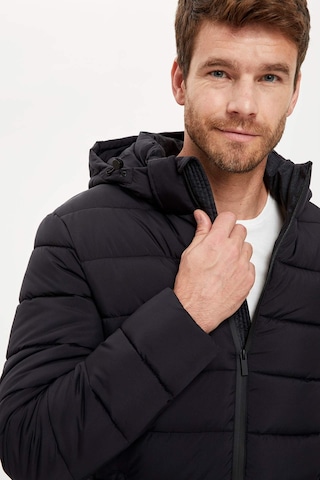 Defacto Su İtici Slim Fit Dar Kesim Astarlı Kapüşonlu Fermuarlı Cepli Dolgulu Mont R0216az25aubk27 Siyah-bk27