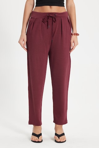 Tudors Kadın Regular Fit Klasik Kesim Beli Bağcıklı Pileli Çift Cepli Bordo Pantolon-50824
