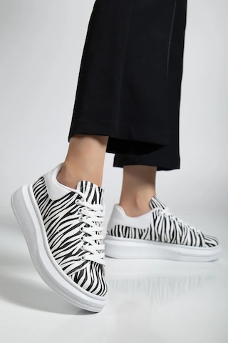 Erceka Zebra Desene Sahip Kadın Spor Ayakkabı Sneaker Bağcıklı Günlük Kullanıma Uygun Beyaz-siyah Renkli Beyaz Zebra