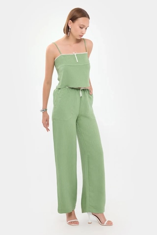 Hiccup Çizgili Kare Yaka Askılı Crop Top Yeşil