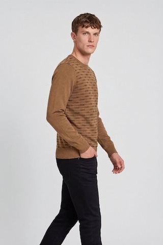 Sabri Özel Erkek Camel Normal Kesim Regular Fit Yünlü Standart Boy Dokuma Triko Kazak