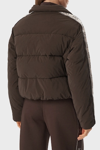 Guess Kapitoneli Logolu Regular Fit Dik Yaka Şişme Mont V5bl11wgyc2 Kadın Mont V5bl11 Wgyc2 G1ea Kahve