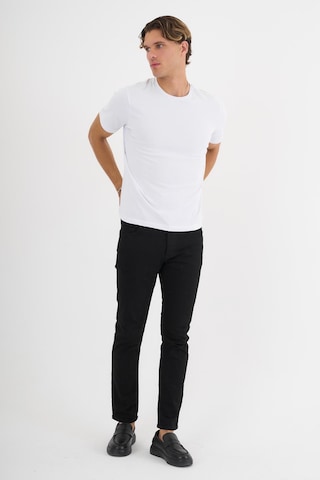 Erkek Beyaz %100 Pamuklu Standart Kalıp Likralı Basic T-shirt Siyah