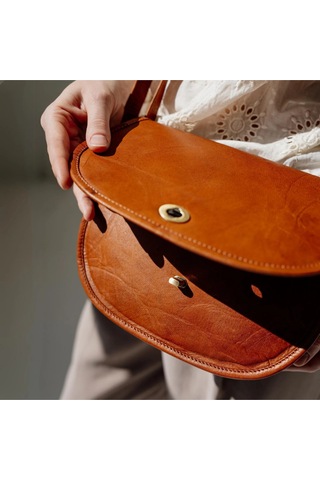 Berliner Bags Pavia Deri Omuz Çantası Kadın Vintage Küçük Boy Çapraz Askılı Çanta Kahverengi