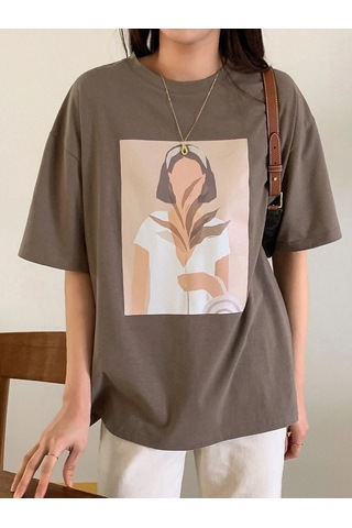 Flood Of Style Kadın Kahverengi Hayali Kadın Figür Baskılı Bisiket Yaka Tshirt