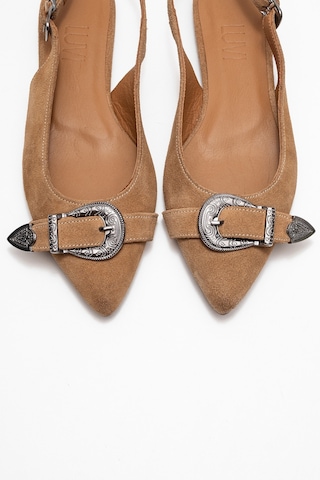 Dorothy Toprak Süet Hakiki Deri Tokalı Sivri Burunlu Kadın Sandalet Toprak