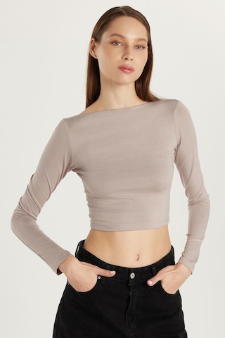Tudors Kadın Slim Fit Dar Kesim Bisiklet Yaka Sırt Detaylı Vizon Bluz-33981 VİZON